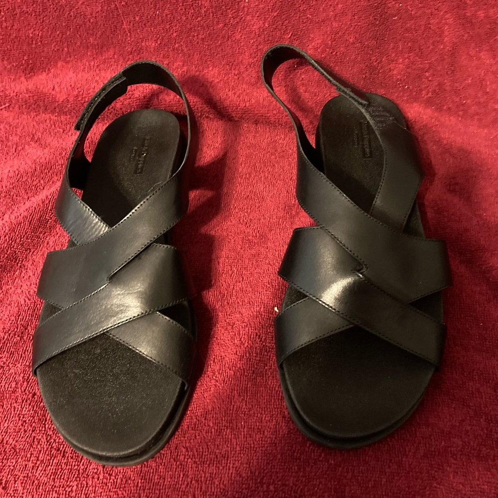 Hush Puppies Black Leather Sandals Sz 11.
